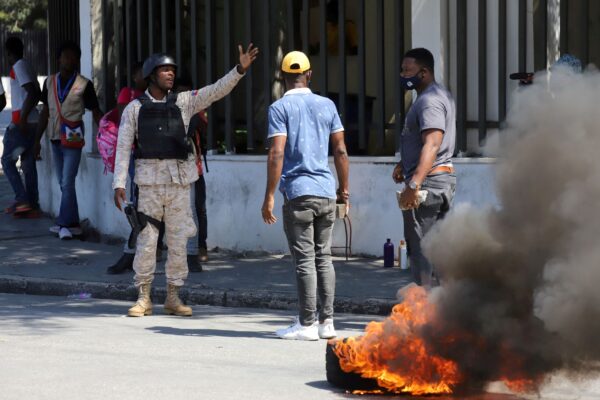 Haitian National Police deters protesters 